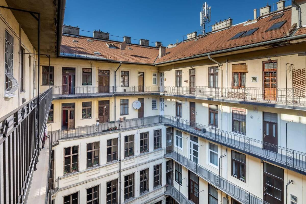 Vamhaz Boulevard Apartments Budapest Exterior foto