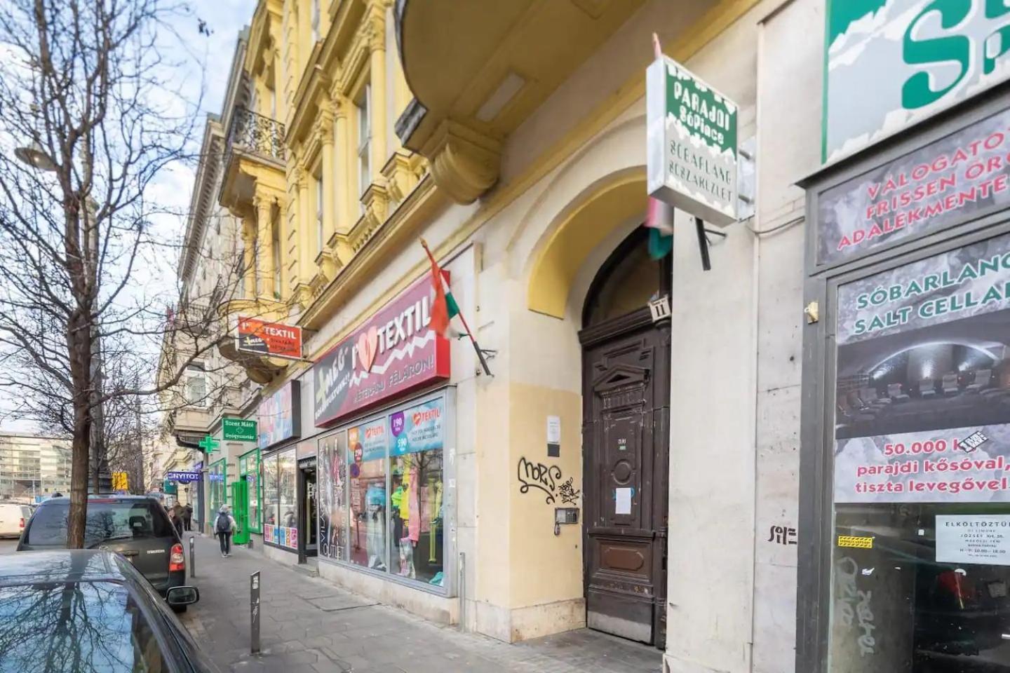 Vamhaz Boulevard Apartments Budapest Exterior foto
